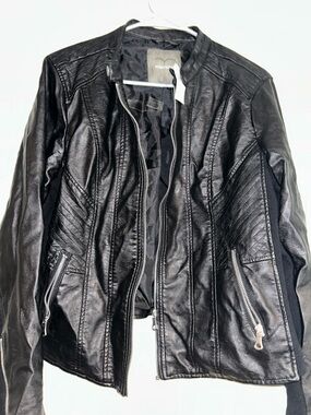 ⭐️⭐️NWT XL Faux Leather Moto Jacket - Black